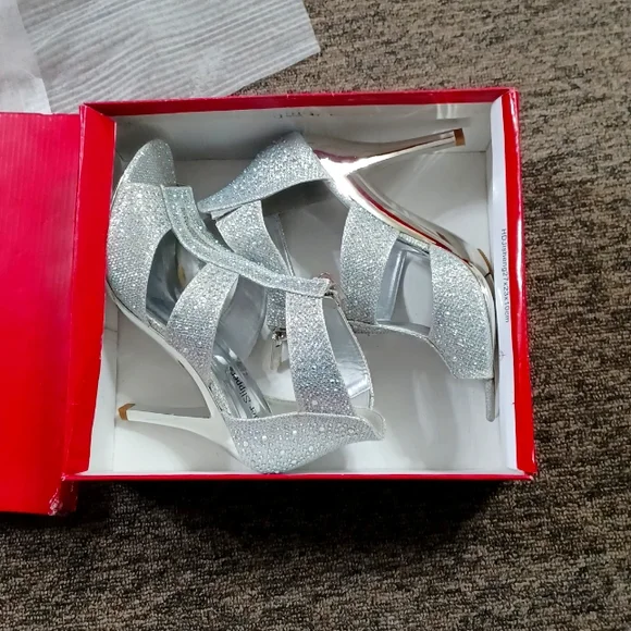 Heels - Picture 1 of 3